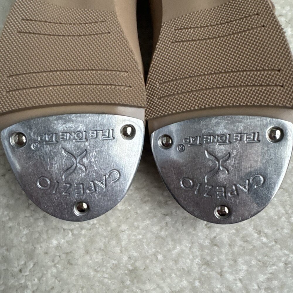 Capezio Tele-Tone Youth Girl Size 10.5 W Tap Shoes Beige Man Made Materials - Picture 8 of 9